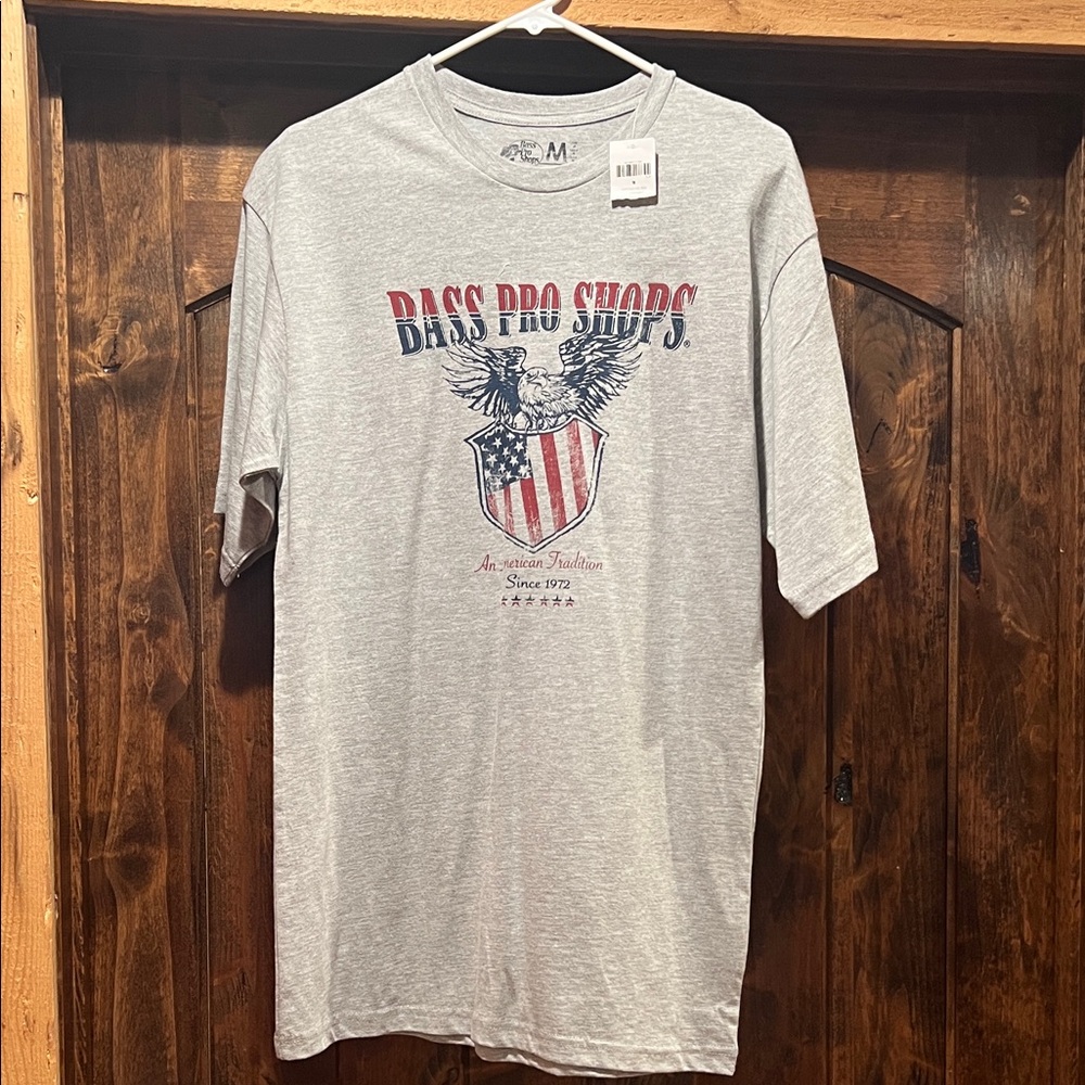 Bass Pro Shops Gray and Red Men's Short Sleeve Tee